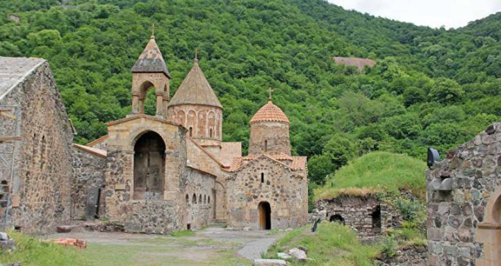 Ադրբեջանցիները արգելել են Արցախի թեմի առաջնորդի և ուխտավորների մուտքը Դադիվանք