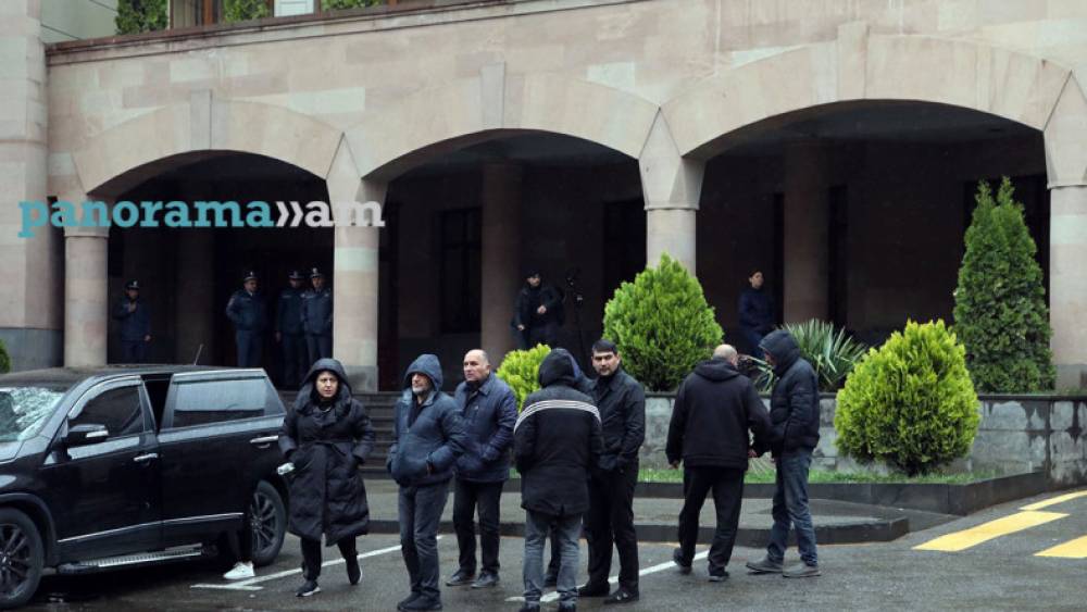 Զոհված զինծառայողների հարազատները մինչև ժամը 15։00-ն կսպասեն