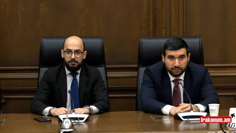Մեր ասածները չե՞ք լսում․ որակումներ մի տվեք․ ՔՊ–ականները վիճեցին լրագրողի հետ