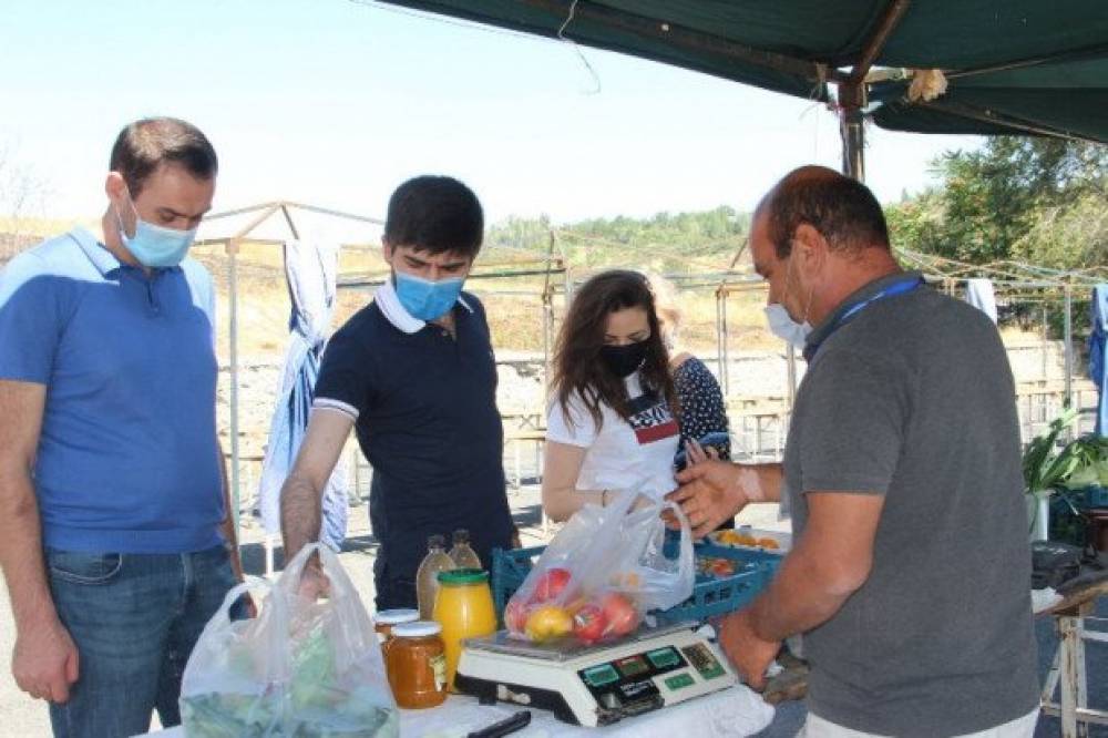 «Հրազդան» մարզադաշտի հարակից տարածքում վերաբացվել է գյուղմթերքի տոնավաճառը (լուսանկարներ)
