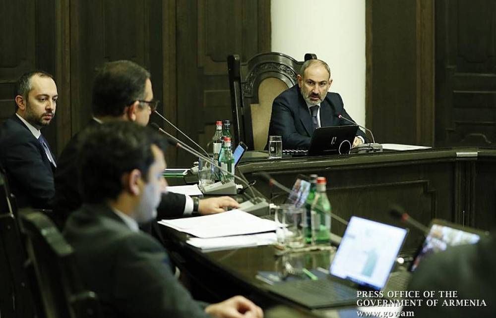 Վարչապետը հակաճգնաժամային նոր միջոցառումների իրականացման հարցով խորհրդակցություն է անցկացրել