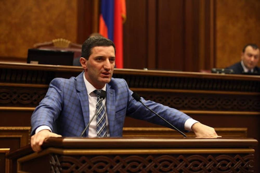 Շպրտեք դիմակները, թող միաժամանակ բոլորս չկրենք, հլը տեսնեմ ու՞մ են տուգանելու․ Գեւորգ Պետրոսյան