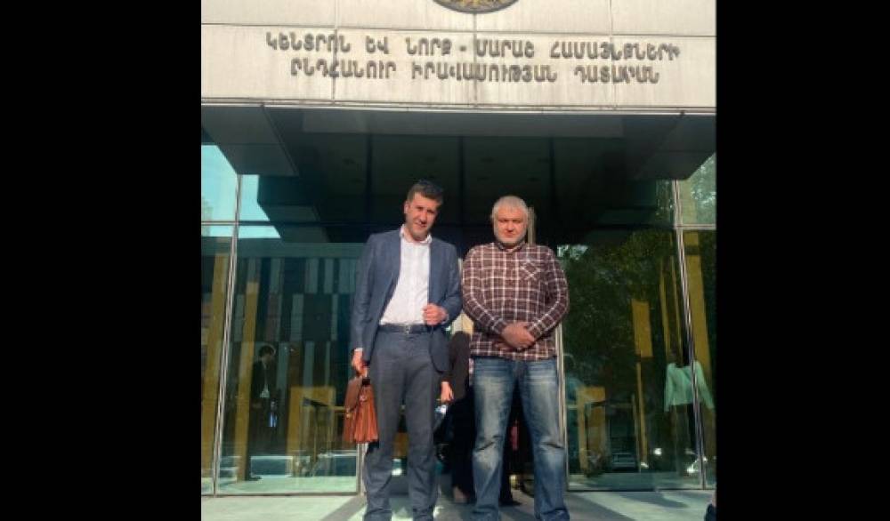 Մոսկվայաբնակ Արսեն Միրիջանյանը ողջ պատերազմի ընթացքում և դրանից հետո մեծածավալ օգնություն է ուղարկել Հայրենիք, հիմա նրան դատում են Փաշինյանին հրաժարական տալու «պարտադրանքի» համար. Մելիքյան