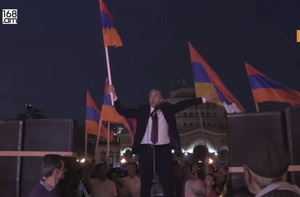 «Այս դրոշը, որ Շուշիի բարձունքներից իջեցրեցին ու տարան գերեզման, մեզ պիտի առաջնորդի». Էդգար Ղազարյան