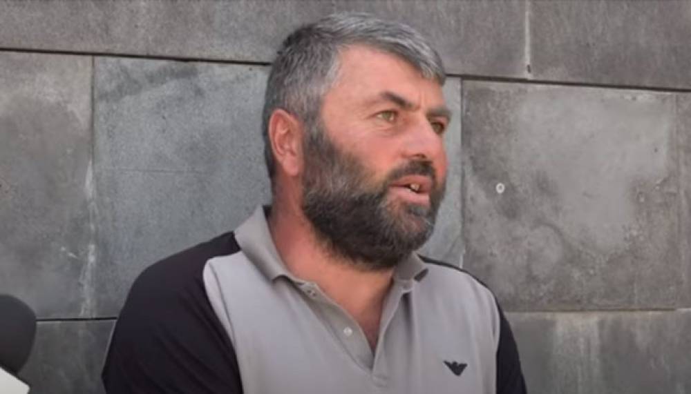 «Ի՞նչ ես արել, որ «Մարտական խաչ» ես ստացել, տղերքը պահել են բարձունքը, դու 17 կմ հեռու ես եղել»․ զոհվածի հայրը՝ Քյարամյանի մասին