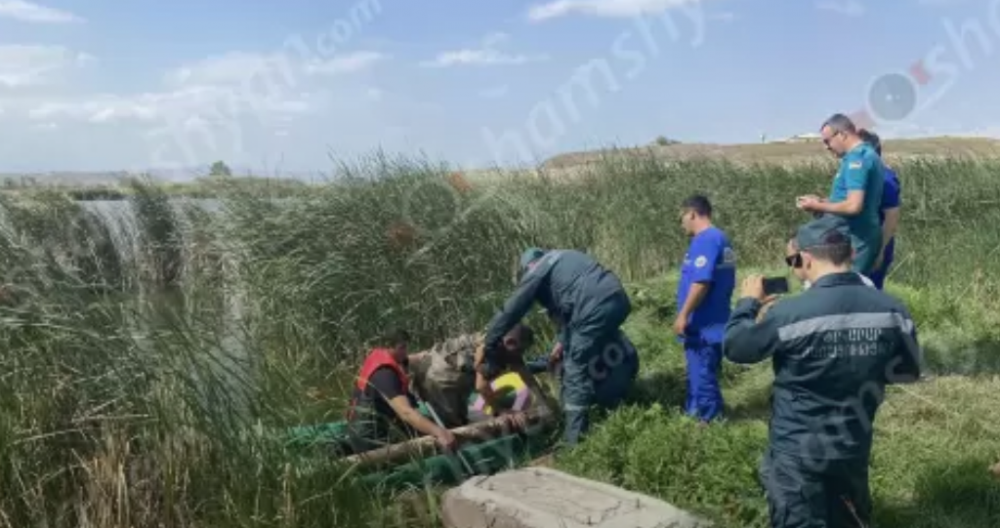 Գուսանագյուղի ջրամբարում ջրասուզակը, փրկարարներն ու քաղաքացիները որոնում են ենթադրյալ ջրահեղձ եղած քաղաքացուն