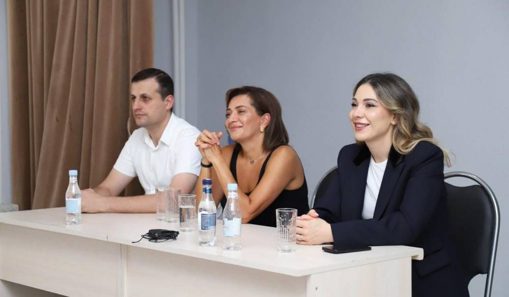 Աննա Հակոբյանը իր «Կրթվելը նորաձև է» ծրագիրը ներկայացրել է դատապարտյալներին