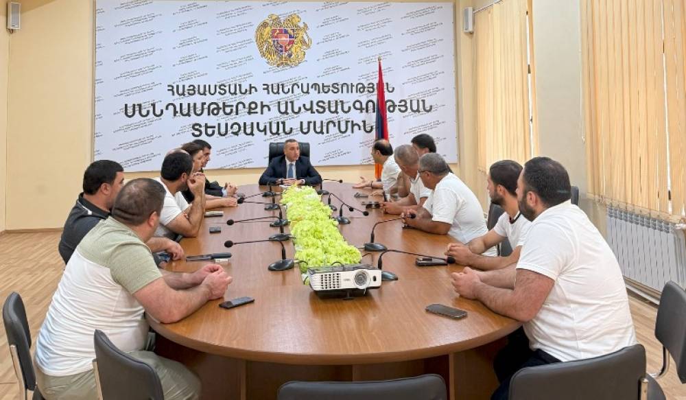 «Այլընտրանք չկա». ՍԱՏՄ ղեկավարն ընդունել է ԳՈՒՄ-ի շուկայի մսավաճառներին