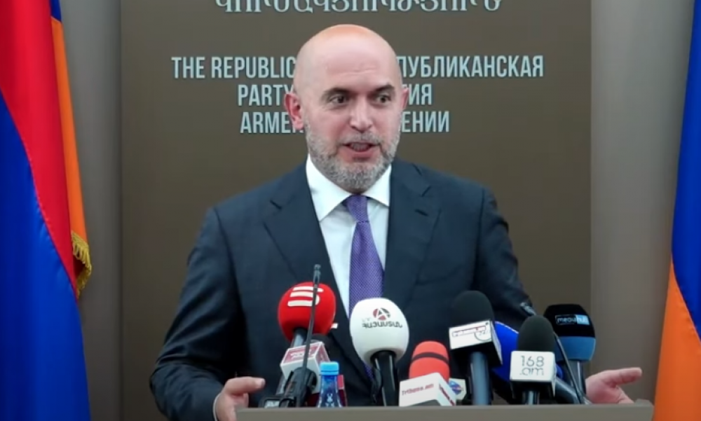 Փաշինյանին թվում ա՝ սաղմոսը բաթլ պիտի անի, սարքել ա ռեպ, նա չի կարող հավատացյալ լինել. Աշոտյան