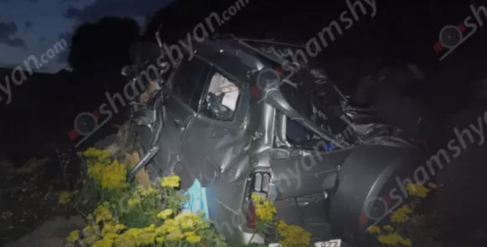 Ռուսական համարանիշներով «Tank»-ը դուրս է եկել երթևեկելի գոտուց և կողաշրջված հայտնվել ձորում․ կա 2 զոհ, 1 վիրավոր