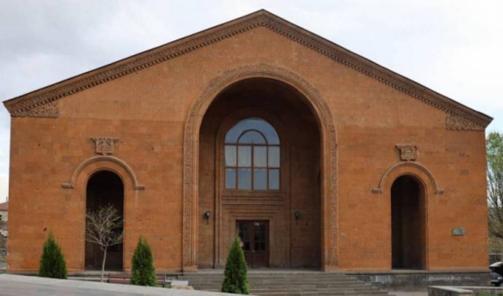 Աշտարակի աղմուկ հանած մշակույթի տան տնօրենը մարզպետի կինն է․«Հրապարակ»
