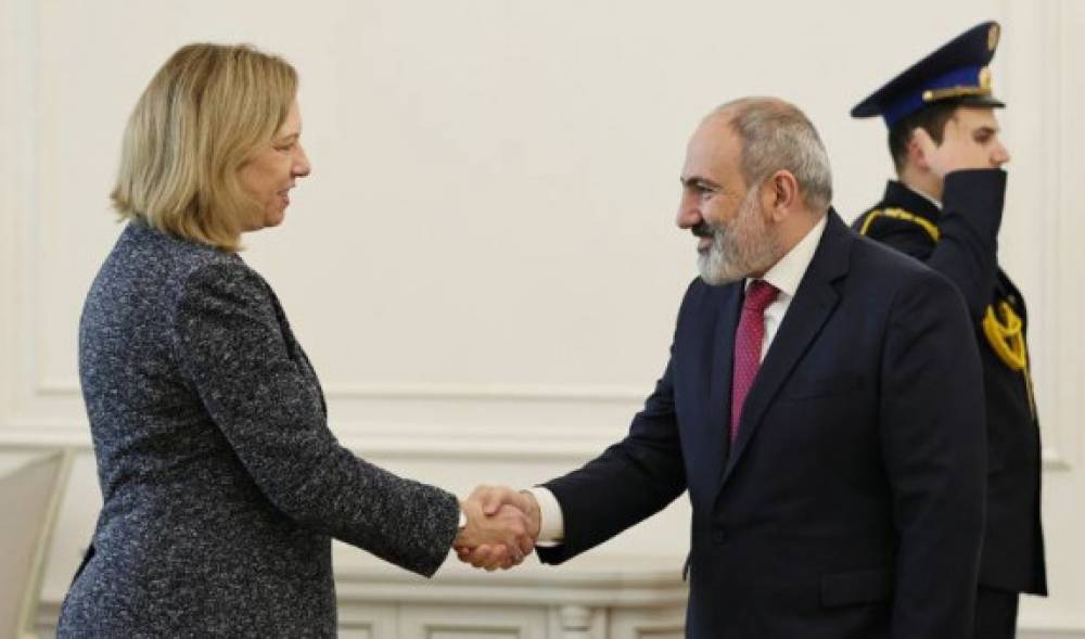 Պետական ռեկետի «ֆլեշ-մոբը» կասեցրել է ԱՄՆ դեսպանը․ «Հրապարակ»