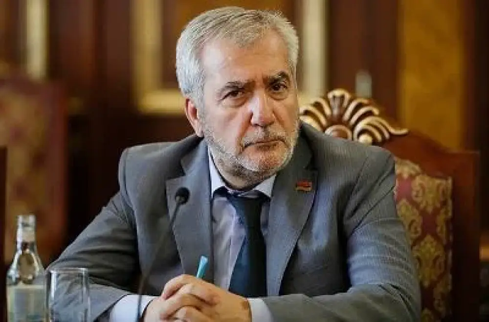 Քոչարյանը սկսել է «ահաբեկել» իր թրի տակով չանցնողներին. «Ես էն տղեն եմ, որ Վահե Ղազարյանին հանել տվեցի»․ «Իրավունք»