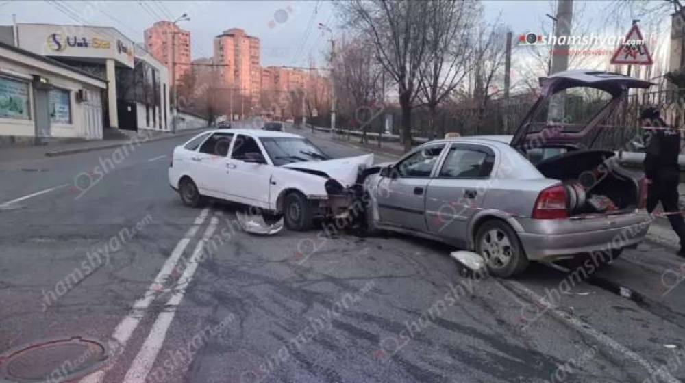 Ավտովթար՝ Երևանում. ճակատ ճակատի բախվել են Opel-ն ու «ՎԱԶ 217230»-ը. կան վիրավորներ