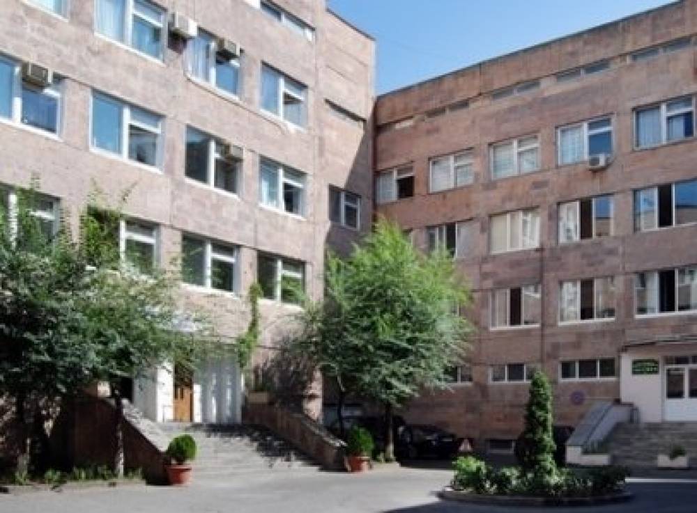 Զորակոչիկները վարակակիրների հետ՝ նույն հերթում. ինչպե՞ս են պոլիկլինիկաները «կանխում» վարակի ներթափանցումը բանակ