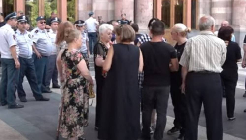Բողոքի ակցիա՝ Կառավարության դիմաց. ՈՒՂԻՂ ՄԻԱՑՈՒՄ