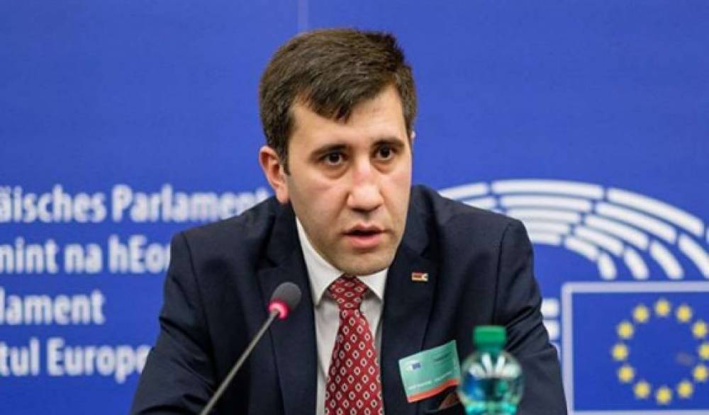 Բա խի՞ չեք ասում, որ նույն ՊՇ-ի նորմալ հրամանատարին դու՛ք եք 2019-ին հանել ու էդ ապիկարին նշանակել նրա տեղը․ Մելիքյան