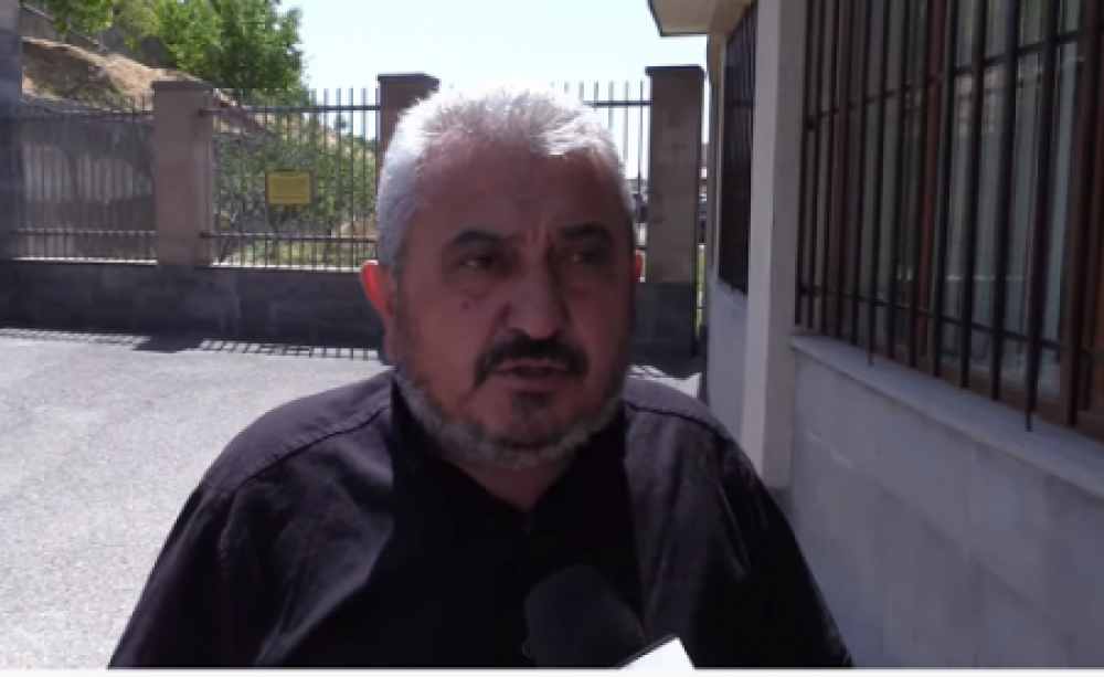 «Անհայտ է, թե ում հրամանով են գումարտակը տեղափոխել, ո՞վ է պատասխան տալու». Զոհված զինծառայողի հայր. Տեսանյութ