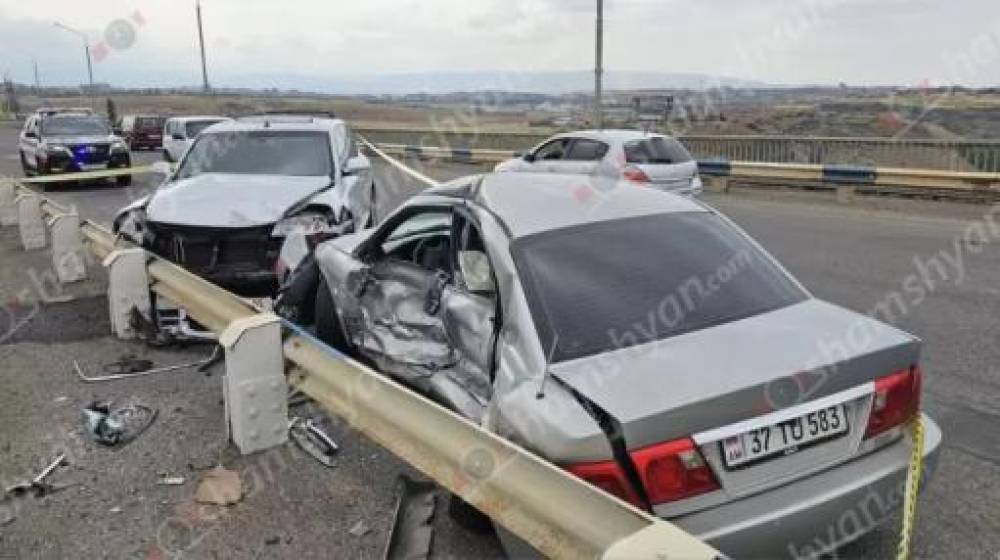 Նոր Հաճնի կամրջի վրա բախվել են «Volkswagen Tuareg»-ն ու «Kia»-ն. կա վիրավոր