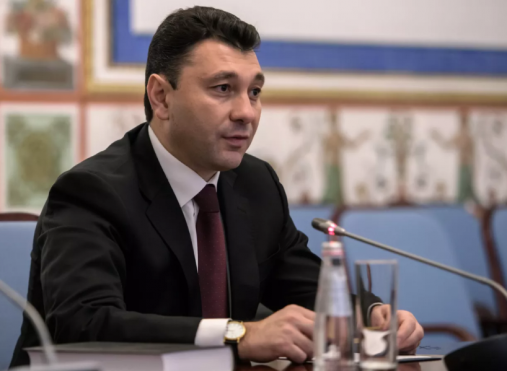 Համաձայն չե՞ս Հովվապետի հետ, գնա քո համար մի աղանդ բացի ու գլխավորի, բայց Հայ Եկեղեցու ու Վեհափառի հարցերի մեջ «քիթդ մի խոթի». Շարմազանով