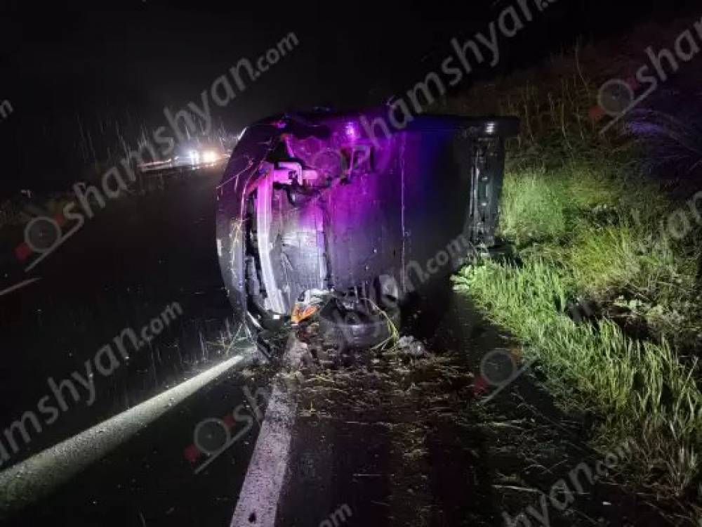 Երևան-Իջևան ավտոճանապարհին 18-ամյա վարորդը էլեկտրոմոբիլով բախվել է հողաթմբերին