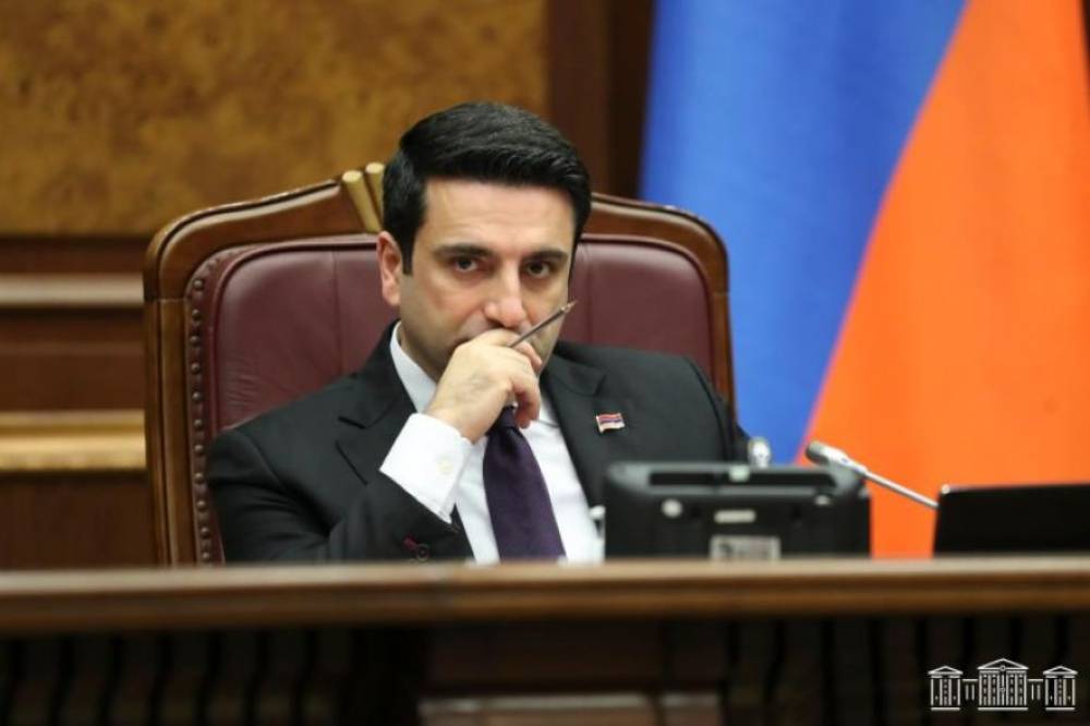 Ալեն Սիմոնյանը զգուշացնում է՝ թավիշն ավարտված է, գործում է պողպատե մանդատը