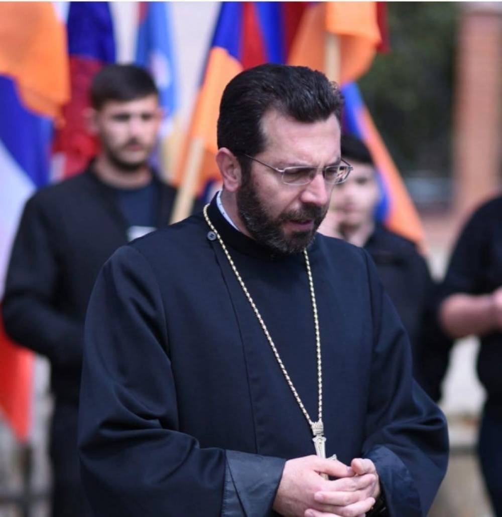 Աստված մի՛ արասցե, եթե ժողովուրդը կուլ տա Հայոց Հայրապետին վեհարանից հեռացնելու խայծը, այս արկածախնդրությունը հանգեցնելու է ազգային ողբերգության