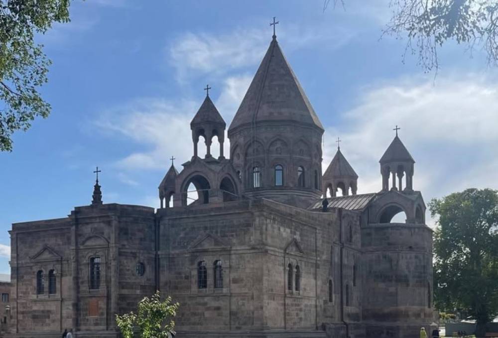 «Կոչ ենք անում մեր ժողովրդի զավակներին չտրվել իշխանությունների սադրանքներին». Մայր Աթոռը դատապարտում է հարձակում ու բռնություն հրահրելու Փաշինյանի փորձը