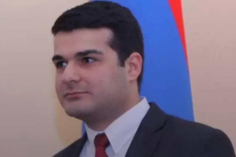 Արտակարգ դեպք՝ Արաբկիրի թաղապետարանում․ թաղապետն ու տեղակալը օգնության են կանչել ոստիկանությանը՝ ասելով, որ հայհոյանքներ են հնչեցնում իրենց հասցեին