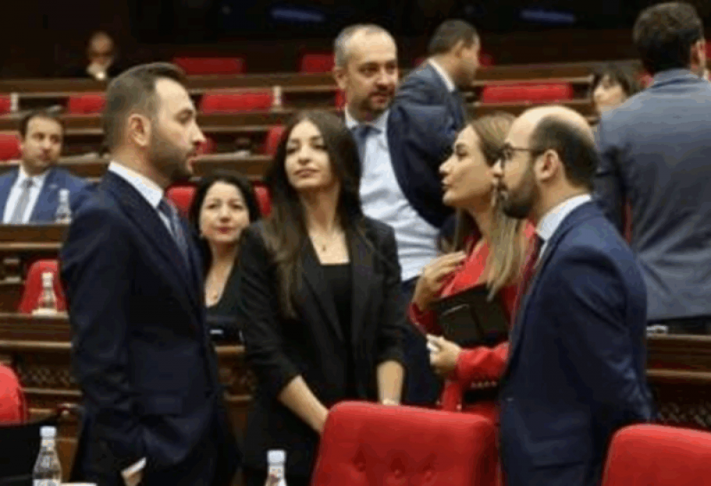 ՔՊ-ի կին պատգամավորներին հրաման է իջել «первый» պլան մղվել եկեղեցու դեմ պայքարում. «Իրավունք»