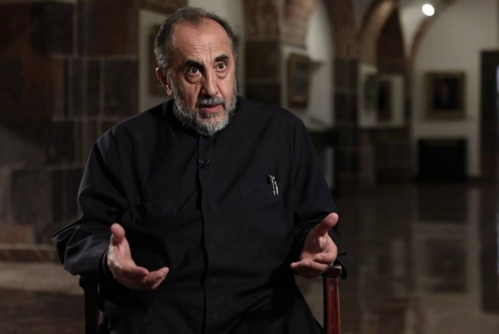 Ես ամուր եմ և պինդ, ամուր և պինդ մնացեք նաև դուք