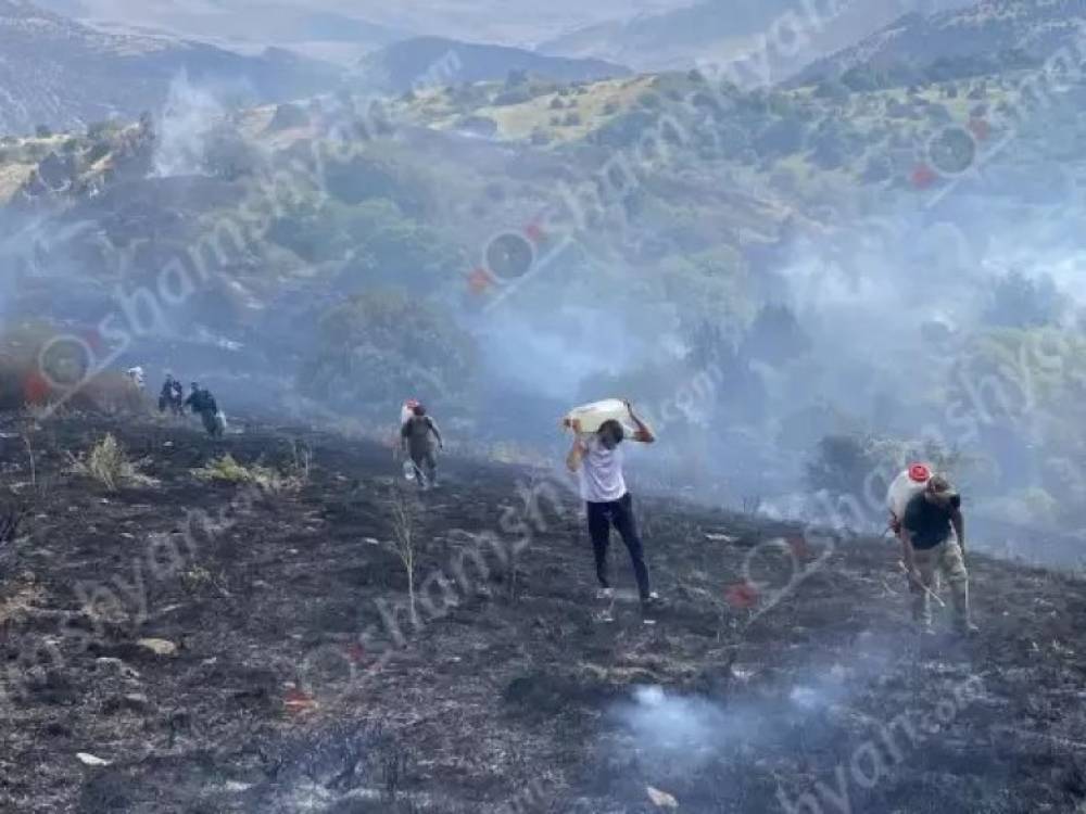 Խոսրովի արգելոցում բռնկված հրդեհը մեկուսացվել է, հրդեհաշիջման աշխատանքները շարունակվում են