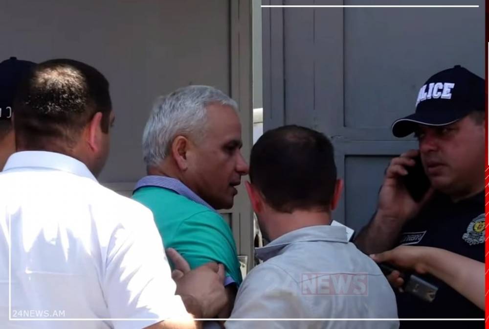 «Պայքարը շարունակե՛ք»․ գնդապետ Միհրան Մախսուդյանին բերեցին քննչական կոմիտե