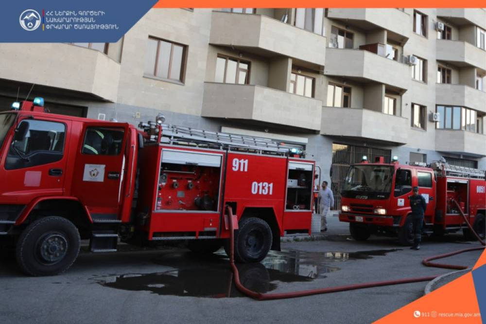 Կադրեր Ծարավ Աղբյուր փողոցում բռնկված խոշոր հրդեհից․ տարհանվել է 350 բնակիչ