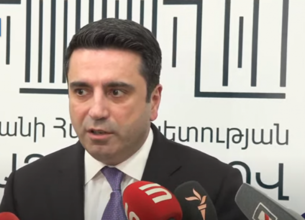 Կաթողիկոսը բա ի՞նչ պետք է անի, որ չհեռանա, կարա կուսակցություն բացի, ամուսնանա, երեխաներ ունենա, թոռներին մեծացնի. Սիմոնյան