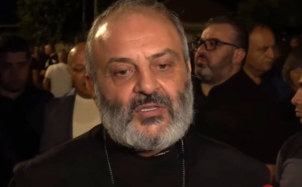 Գլուխը պատին ա տալիս, որ խոսում ա Եկեղեցու մասին, էս խաբեբաները մեր կյանքը կերել են. Բագրատ Սրբազան