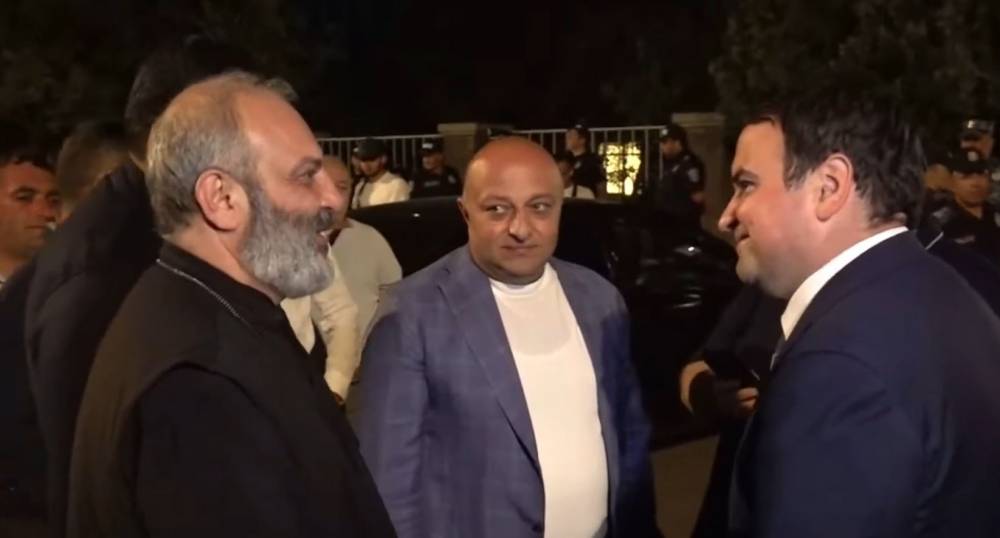 Հորեղբորդ տեսե՞լ ես, լա՞վ է, մինչև չարիքին չհեռացնենք, լավ չենք լինի. Սրբազանը՝ Նարեկ Կարապետյանին
