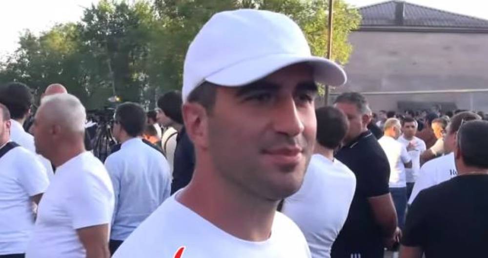 ՏԵՍԱՆՅՈՒԹ․ Էդ մարդը ինձ չի հետաքրքրում. Սամվել Կարապետյանի որդին՝ Փաշինյանի մասին