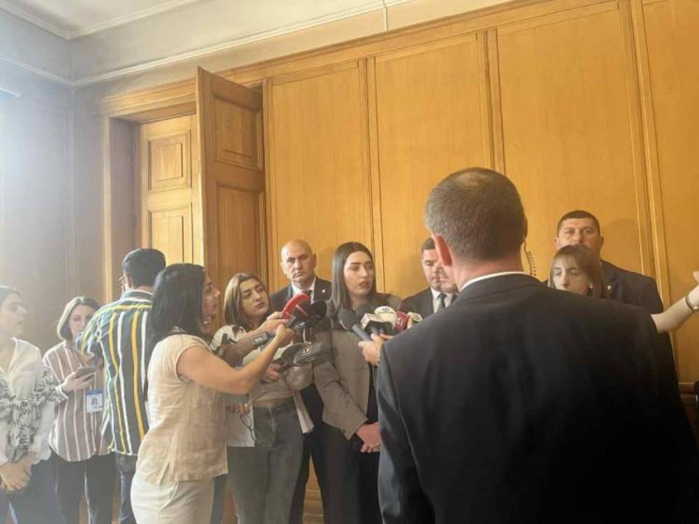 Արփինե Սարգսյանը իրեն շրջապատել է ախրանայով ․«Հրապարակ»