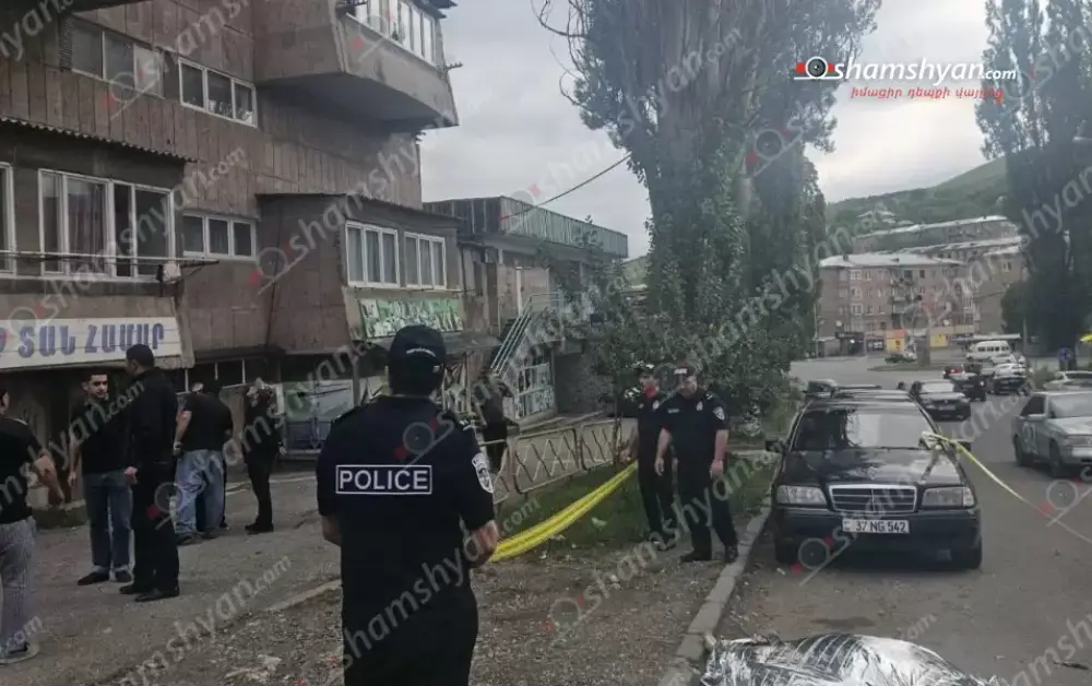 Վանաձորի բարձրահարկ շենքերից մեկի բակում հայտնաբերվել են մոր և որդու մարմինները