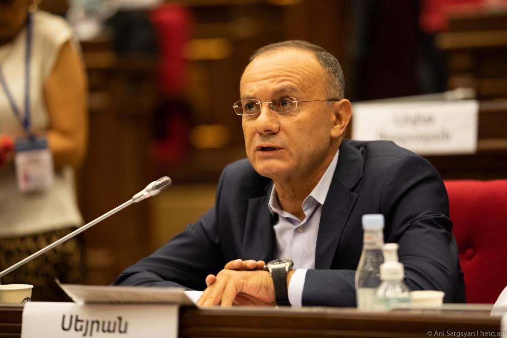 Զավթած տարածքի վրա առանձնատուն է կառուցել, այդ տանը շոգեբաղնիք կառուցող ՊՆ բաժնի պետից 58մլն դրամ կաշառք է ստացել. ինչ արարք է կատարել Սեյրան Օհանյանն` ըստ միջնորդագրի