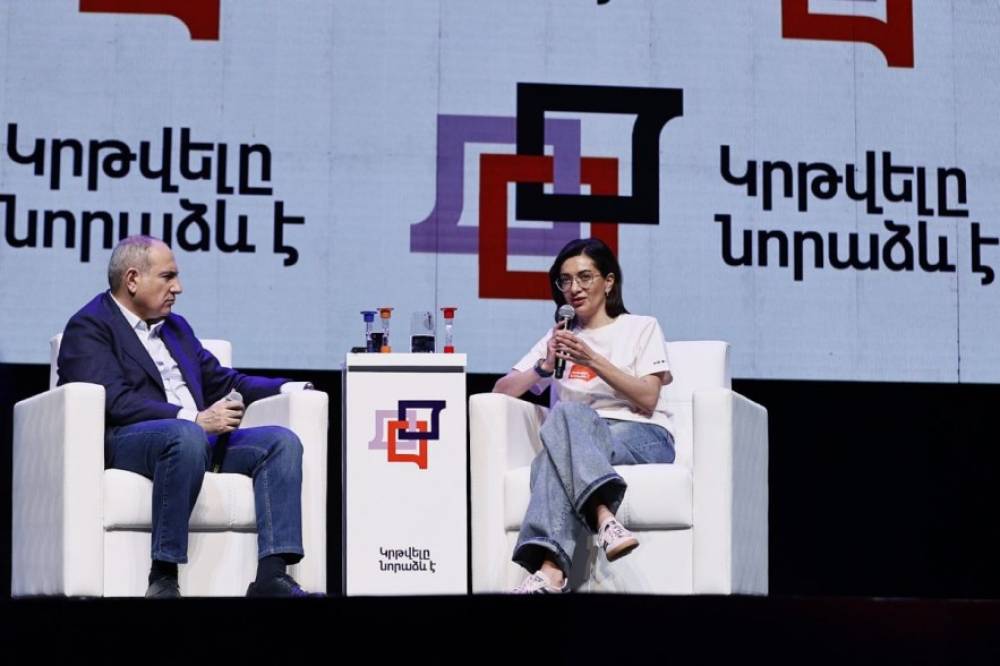Ոչ ոք, արդ, ավելի մեծ հարված չի հասցրել մեր ժողովրդի անվտանգությանը, բարոյական արժեհամակարգին և դիմադրողականությանը, քան այս շնաբերան իմաստակների զույգը. Զուրաբյան