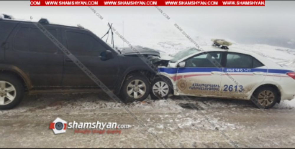 Վայոց ձորի մարզում Nissan Pathfinder-ը դուրս է եկել հանդիպակած գոտի և ի բախվել Ճանապարհային ոստիկանության Toyota-ին