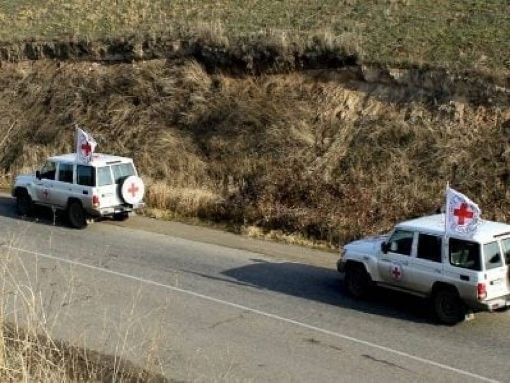 ԿԽՄԿ-ի ուղեկցությամբ 9 բուժառու Արցախից տեղափոխվել է Հայաստան. նրանց շտապ պետք է վիրահատեն