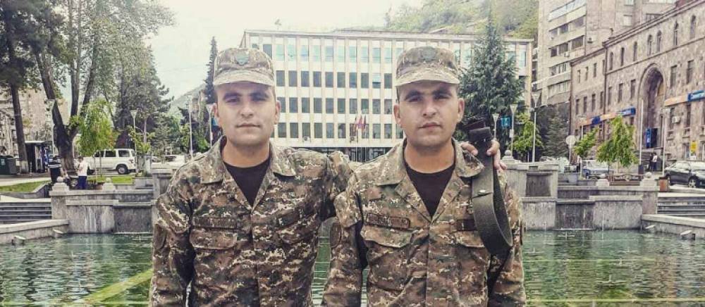 «Քար ենք, դիմացանք, մեր ավագ որդին մեզ ապրելու ուժ տվեց». Զույգ եղբայրներ Վահե և Էդգար Առաքել յանները նահատակվել են Ջրականում. «Փաստ»