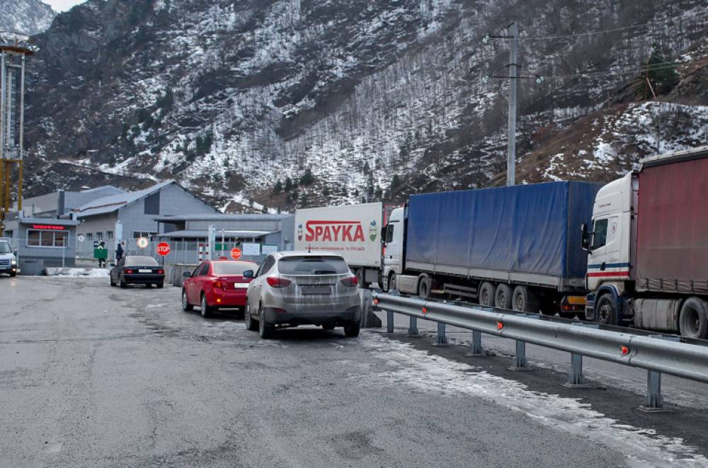 Լարսը փակ է բոլոր տեսակի տրանսպորտային միջոցների համար