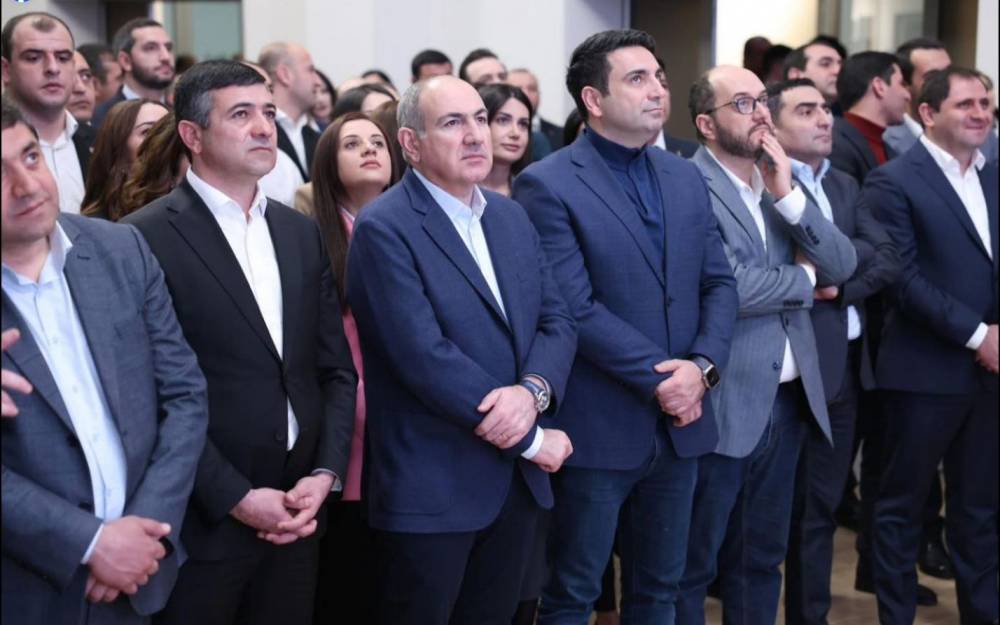 Լուսավոր Սարիկը հագել է ՔՊ-ի կոստյում. Արմենուհի Կյուրեղյան