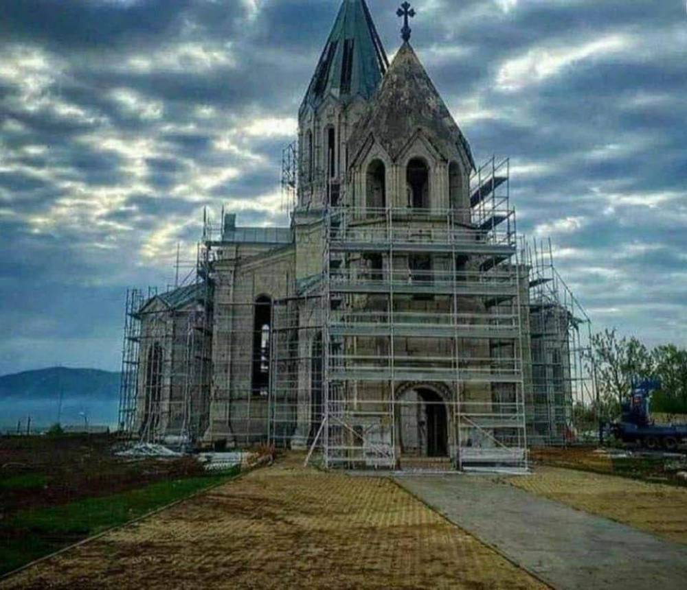 Ադրբեջանցիները Շուշիում լայնածավալ շինարարություն են սկսել. ոչնչացնում են հայկական հոգևոր, մշակութային և ճարտարապետական ժառանգությունը. Լուսանկարներ