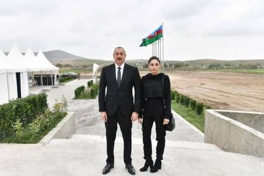Իլհամ ու Մեհրիբան Ալիևները կրկին այցելել են օկուպացված հայկական Շուշի, որտեղ փառատոն է անցկացվում