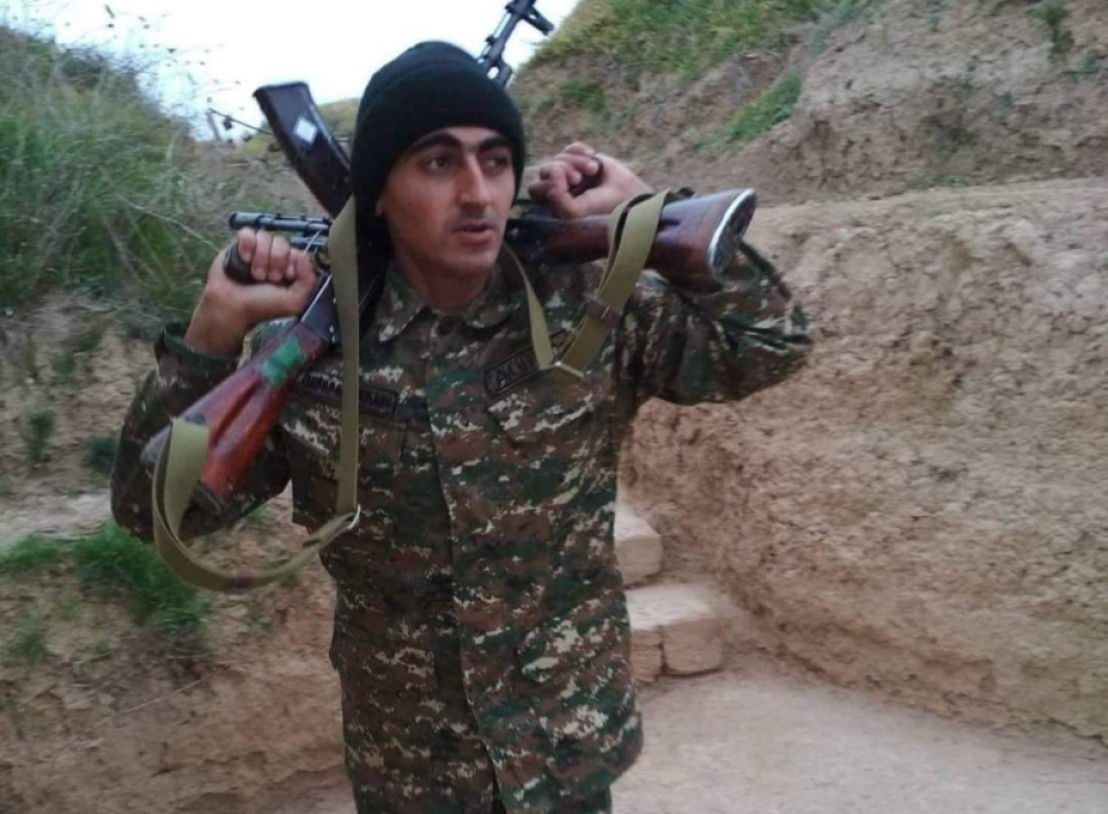 «Նա այնքան հզոր ուժ ունի, որ չի թողնում զգալ իր ֆիզիկական բացակայությունը, հենց ինքն էլ մեզ ապրեցնում է». Պարույր Հարությունյանը հերոսացել է Հադրութում